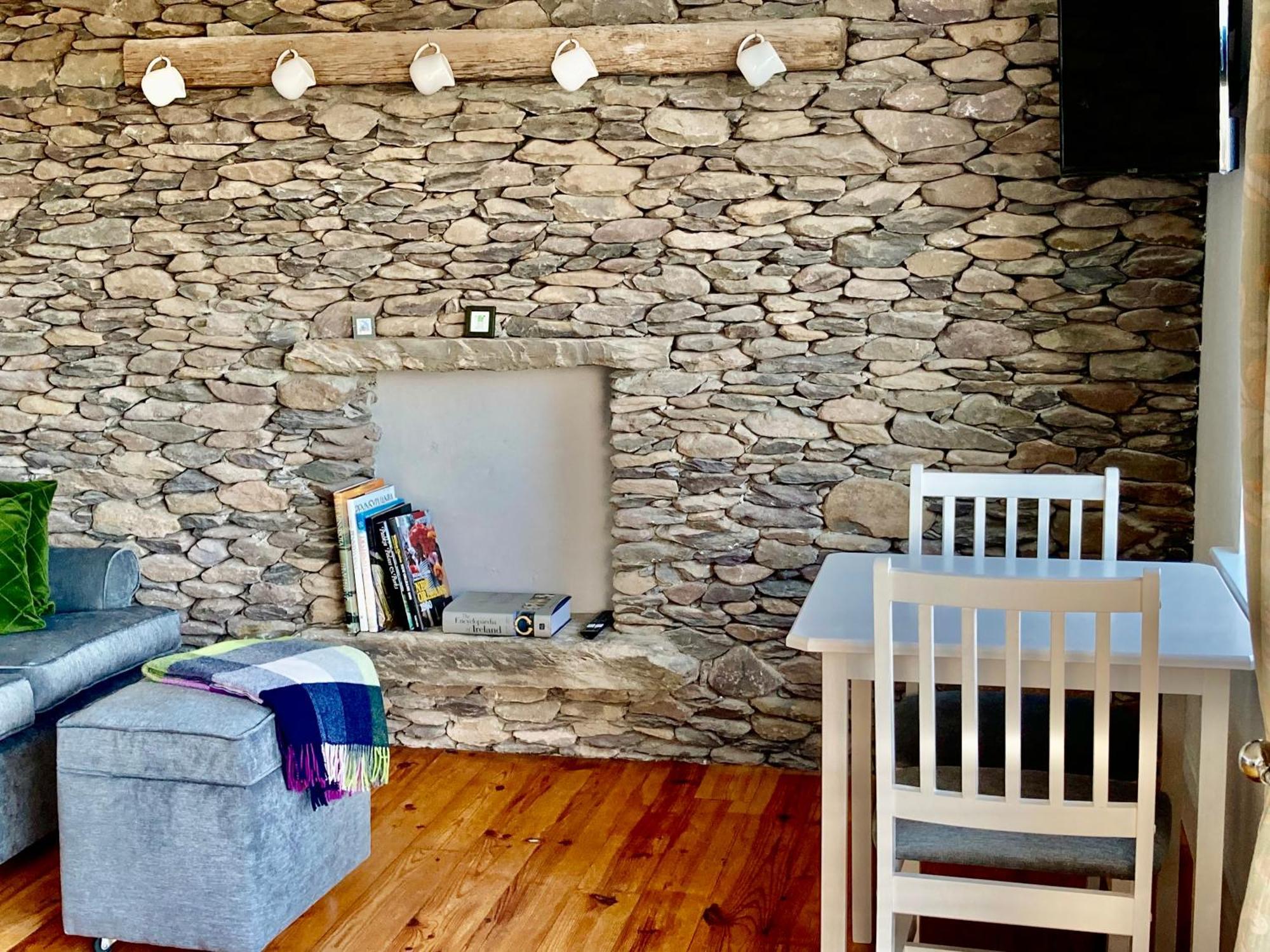 Cille Apartments, Ballyferriter Village Extérieur photo